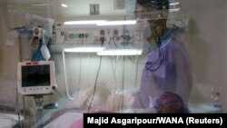 Коронавируска чалдыккандарды дарылаган оорукананын ичи.