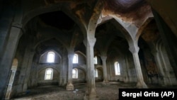 Агдамдагы бул мечит баскынчылык маалында малканага айланган. 2020-жылдын 19-ноябрындагы көрүнүш.