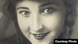 Атактуу ырчы Гүлчехра Валиулинанын жаш кези.           