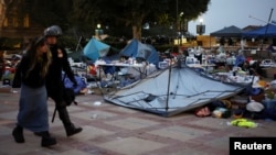 ԱՄՆ - Ոստիկանները քանդել են Անջելեսի Կալիֆորնիայի համալսարանի ուսանողների բարիկադները, 2-ը մայիսի, 2024թ․ 