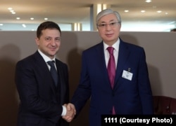 Қазақстан президенті Қасым-Жомарт Тоқаев (оң жақта) пен Украина президенті Владимир Зеленский. Киев, 25 қыркүйек, 2019 жыл