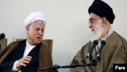 آيت الله خامنه ای می گويد شاخص های جهانی نمی تواند ملاک و معيار نظام اسلامی باشد.(عکس: فارس)