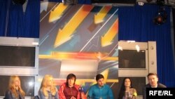 Гурт «3+2» і намесьнік старшыні АНТ Сяргей Хоміч (крайні справа)