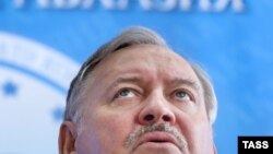 Костянтин Затулін на пресконференції спостерігачів за виборами в Абхазії, сепаратистському регіоні Грузії. Сухумі, 13 березня 2017 року