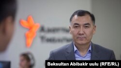 Равшан Жээнбеков.