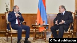 Հայաստանի վարչապետ Նիկոլ Փաշինյանը և նախագահ Արմեն Սարգսյանը, արխիվ