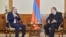 И. он премьер-министра Никол Пашинян (слева) и президент Армен Саркисян 