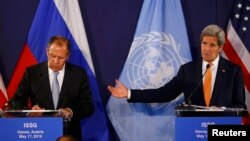 Сергей Лавров и Джон Керри на пресс-конференции в Вене, 17 мая 2016 г. 