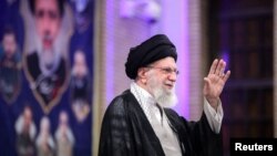 Իրանի գերագույն առաջնորդ այաթոլա Ալի Խամենեին ելույթ է ունենում Թեհրանում հանդիպման ժամանակ, 20-ը մայիսի, 2025թ.