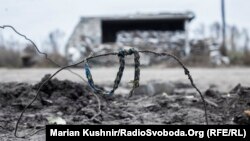 Українська символіка поблизу лінії розмежування, село Кримське