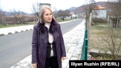 Sevginar Mahmud 1984-yil dekabridagi to‘qnashuvlarga sahna bo‘lgan Gruyevo qishlog‘ida. Dekabr, 2024-yil.