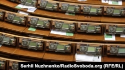 На засіданні депутати мають розглянути 13 питань, зокрема, щодо кадрових змін в уряді