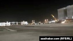 Arkadag şäheriniň 'ýüzüni garaňka tutan' gurluşyklary