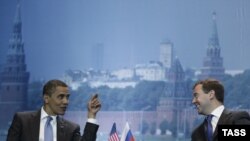 ABŞ-niň prezidenti Barak Obama we Russiýanyň prezidenti Dmitriý Medwedew Moskwadaky biznes sammiti wagtynda, 7-nji iýul.
