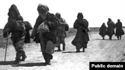 1930нчы елларда күп халыклар ачлыктан качып торган җирләрен ташлап китә