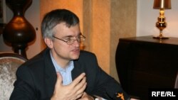 12 марта 2010 года в Абхазии побывала делегация Европейского Союза во главе со специальным представителем этой организации на Южном Кавказе известным шведским дипломатом Питером Семнеби