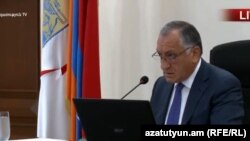 Вице-мэр Еревана Камо Ареян проводит заседание Совета старейшин Еревана, 26 июня 2018 г.