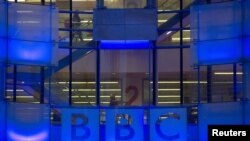 مدیران بی بی سی فارسی می گویند که در ماه های اخیر بار دیگر فشار بر خانواده های کارکنان آن در ایران تشدید شده است.