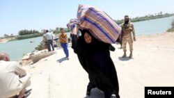 ساکنان رمادی از این شهر می‌گریزند.