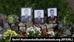У Києві попрощалися з рятувальниками, які загинули через атаку Росії