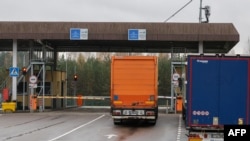 Грузавікі на літоўска-беларускай мяжы ў Салечніках. 28 кастрычніка 2025