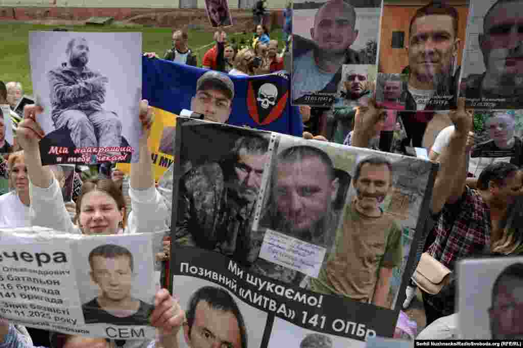 У російському полоні все ще залишається чимало українців: військових і цивільних