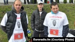 Belarus runners wearing Statkevich T-shirts