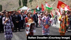 Карамык жана Бор-Дөбө чек ара бекеттеринин ачылышы.