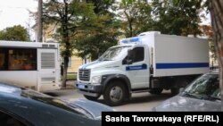 Автозак, в котором увезли Владислава Есипенко из суда после окончания заседания, 21 сентября 2021 года