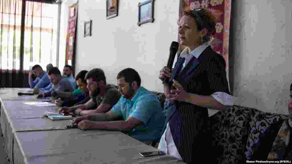 Mariya Eysmont - Raim Ayvazovnıñ advokatı - iilk sefer &quot;Qırım birdemligi&quot; toplaşuvına keldi