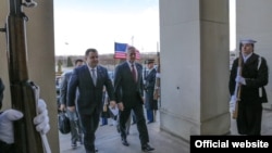 Міністри оборони України та США Степан Полторак (л) та Джим Маттіс, зустріч у Пентагоні, 2 лютого 2018 року