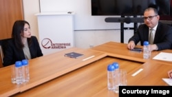 Փոխվարչապետը ներկայացնում է Գոհար Աբաջյանին