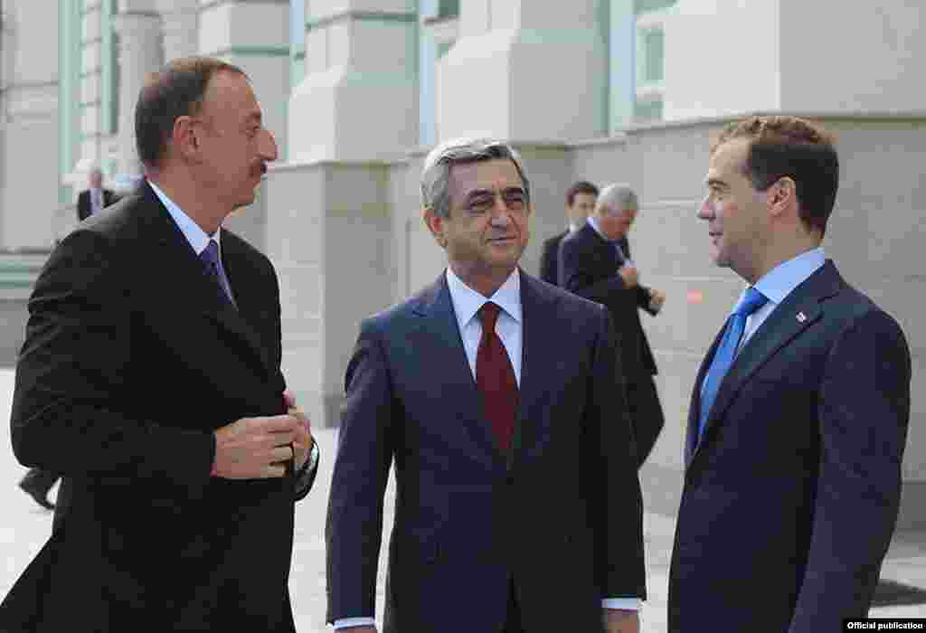 Россия -- Трехсторонняя встреча президентов России, Армении и  Азербайджана в Казани, 24 июня 2011 - Russia -- Trilateral meeting of Russian, Armenian and Azerbaijani presidents in Kazan, 24Jun2011