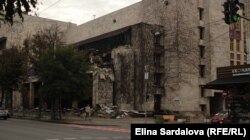 «Квіти України» зі зруйнованим фасадом