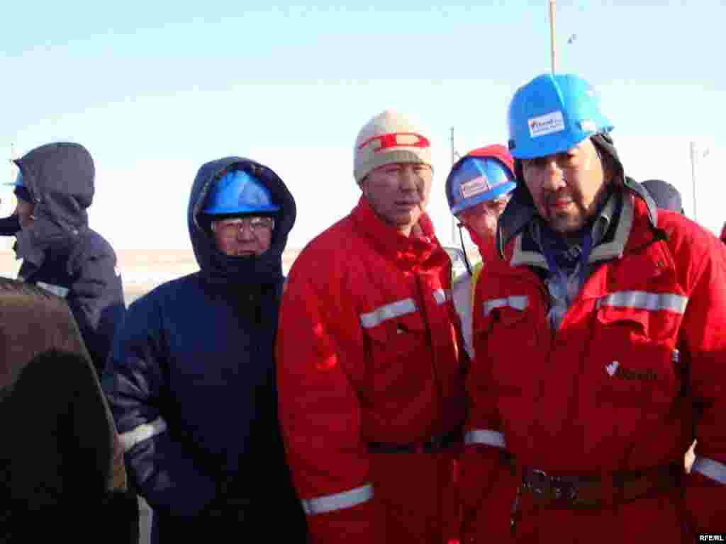 Атырау облысындағы "Бонатти" компаниясының жұмысшылары ереуіл өткізуде. Қарабатан, 20 желт. 2008 жыл.  - Рабочие компании "Бонатти" в Атырауской области проводят забастовку. Карабатан, 20 декабря 2008 года. 