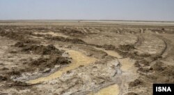 نمایی از وضعیت تالاب گاوخونی، تیر ۱۴۰۰