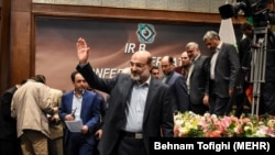 عبدالعلی علی‌عسکری، رئیس سازمان صداوسیما در مراسم افتتاح شبکه جدید تلویزیونی ایران‌کالا در اسفند سال ۹۶