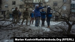 Представники спеціальної моніторингової місії (СММ) ОБСЄ в Авдіївці, 3 лютого 2017 року 