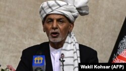 У своєму короткому телевізійному зверненні 14 серпня Ашраф Гані сказав, що консультується з місцевими лідерами та міжнародними партнерами щодо ситуації в країн