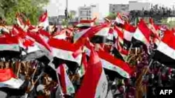 هزاران نفر با دست داشتن پرچم های عراق در نجف و کوفه دست به تظاهرات زدند و خواستار خروج نيروهای آمريکايی از عراق شدند.