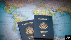 AQSH pasporti. Illyustrativ surat.