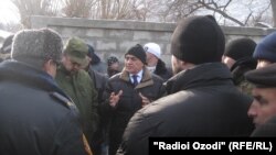 Джумабой Сангинов обсуждает таджикско-киргизский конфликт            