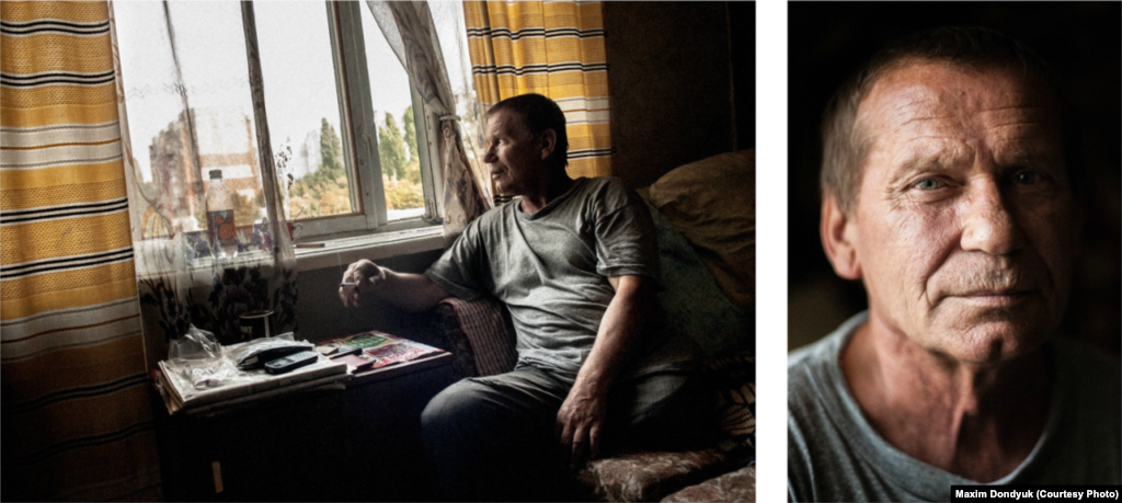 Василь, 60 років. Перехворів на туберкульоз. Херсон, серпень 2011 року. Народився в Білорусі. Закінчив аспірантуру філософського факультету в Москві. За розподілом потрапив до Херсона. Писав дисертацію на тему &laquo;Суперечності соціалізму&raquo;, збираючись після захисту повернутися до Москви і продовжити наукову діяльність. Після розпаду СРСР його наукові дослідження стали нікому не потрібні. Через хворобу судин йому ампутували ліву ногу. Живе в кімнаті гуртожитку, де немає водогону і санвузла. Мусить щодня тягати відра з водою на другий поверх. Як захворів на туберкульоз, не знає.