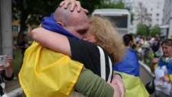 «Мамулечка, я дома!» Как в Украине встречали освобождённых пленных