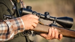 Diňle: Türkmenistanda aw ýaraglary gözlenýär we ilatyň elinden alynýar