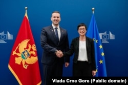 Премьер-министр Черногории Милойко Спаич и член Еврокомиссии Марта Кос на переговорах в июне 2025 года