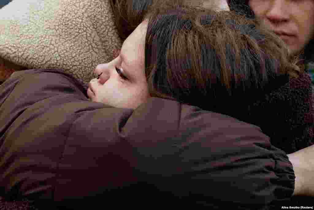 Емоції людей через руйнування однієї з багатоповерхівок Києва внаслідок атаки