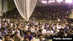 چند هفته پس ا زتحصن دانشجویان دانشگاه زنجان، بهرام واحدی، دبير انجمن اسلامی این دانشگاه توسط نيروهای امنيتی بازداشت شده است.