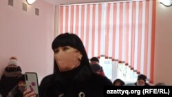 Предприниматели Уральска, требующие открыть торговые дома в выходные и праздничные дни. 2 декабря 2020 года.