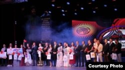 Бишкекте түрк тилинин күнүнө карата түрк ырларынын сынагы өттү. 